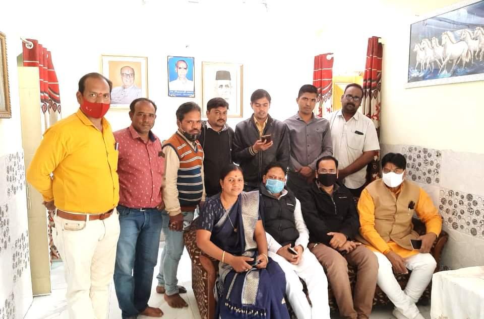 भाजपा जिला अध्यक्ष एवं संगठन जिला प्रभारी श्रद्धेय कुशाभाऊ ठाकरेजी के जन्म निवास पहुंचकर परिजनों से सौजन्य भेंट कर की चर्चा | New India Times