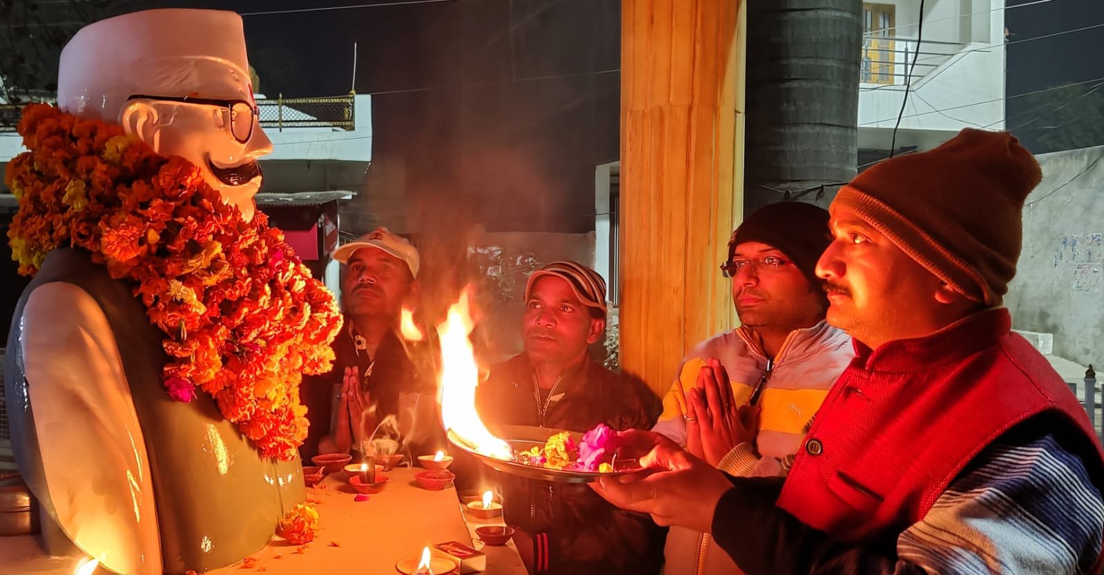 समस्या समाधान परिवार ने स्व.पंडित नानक चंद्र अग्निहोत्री की पुण्यतिथि पर अर्पित की श्रद्धांजलि | New India Times