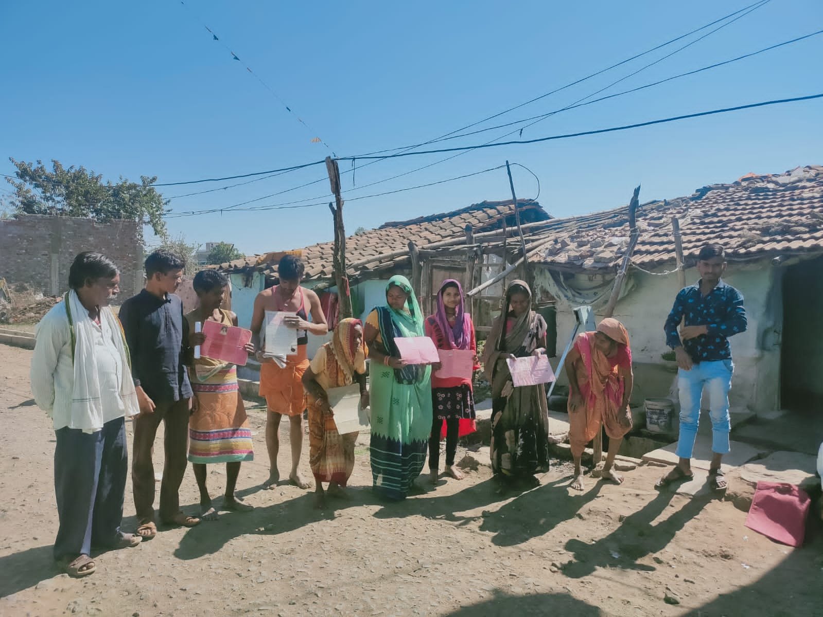 40 वर्षों से निवासरत लोगों को मुख्यमंत्री ने दिलाया न्याय, फिर भी दबंग लोगों द्वारा किया जा रहा है पट्टे धारी 7 परिवारों को परेशान | New India Times