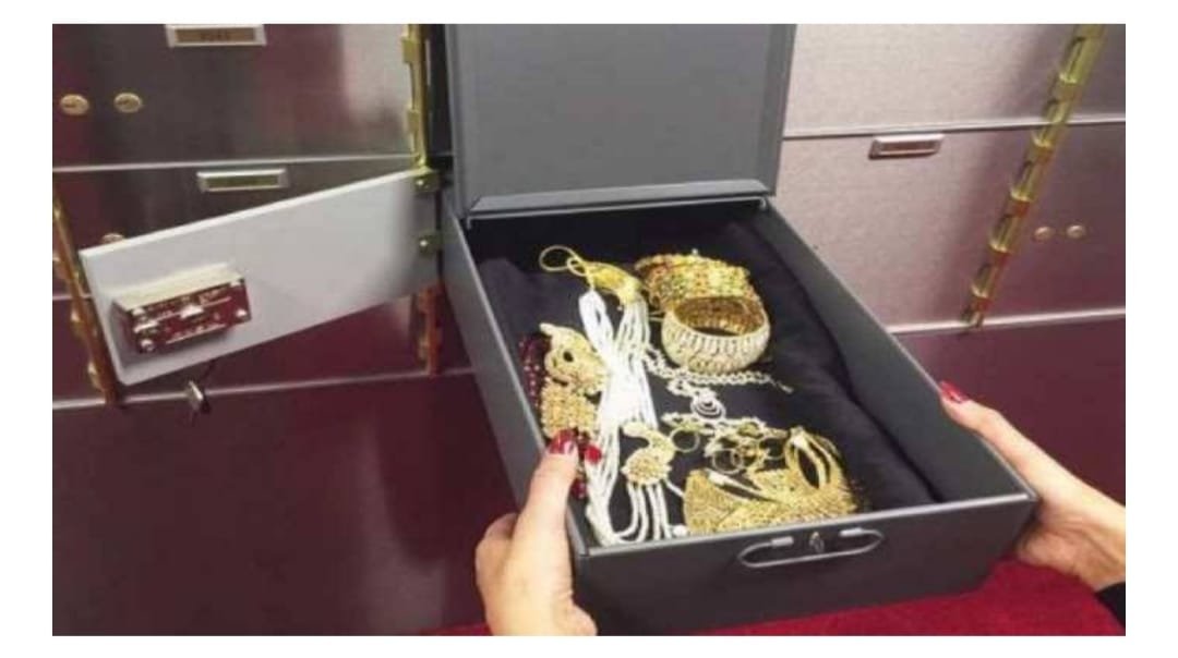 ग्वालियर के वरिष्ठ कांग्रेसी नेता व पूर्व मंत्री बालेन्दु शुक्ला की पत्नी के एक करोड़ से अधिक कीमत के गहने एसबीआई के बैंक लॉकर से गायब, पुलिस तक पहुंचा मामला | New India Times