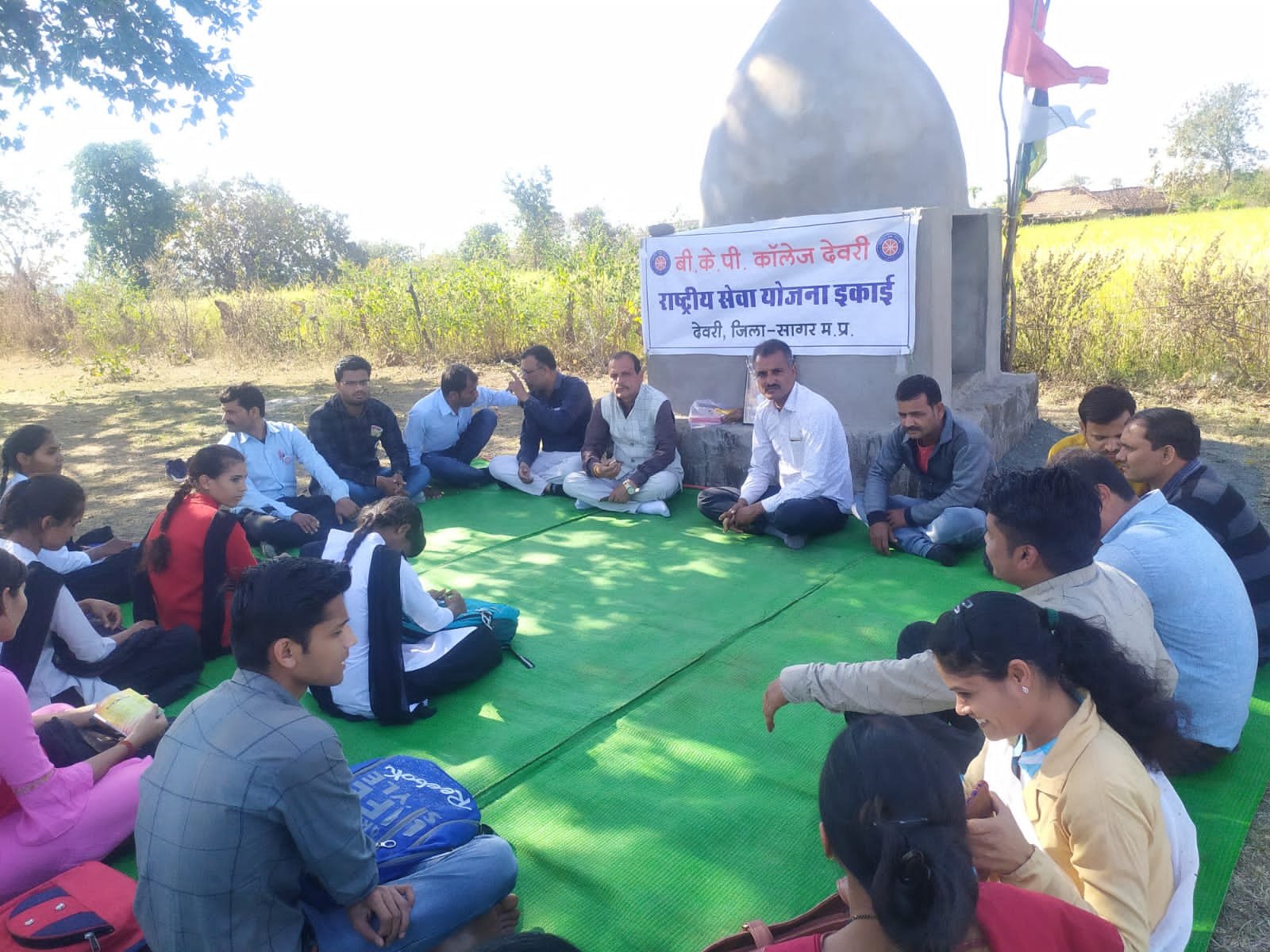 पंडित ब्रजकिशोर पटेरिया महाविद्यालय देवरी की राष्ट्रीय सेवा योजना की दोनों इकाइयों का सात दिवसीय आवासीय शिविर का हुआ शुभारंभ | New India Times