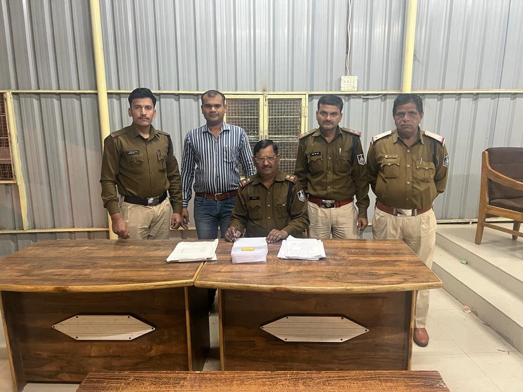 क्राईम ब्रांच व थाना ग्वालियर पुलिस की संयुक्त टीम ने एक तस्कर को लगभग 12 लाख 50 हजार रूपये की स्मैक के साथ किया गिरफ्तार | New India Times