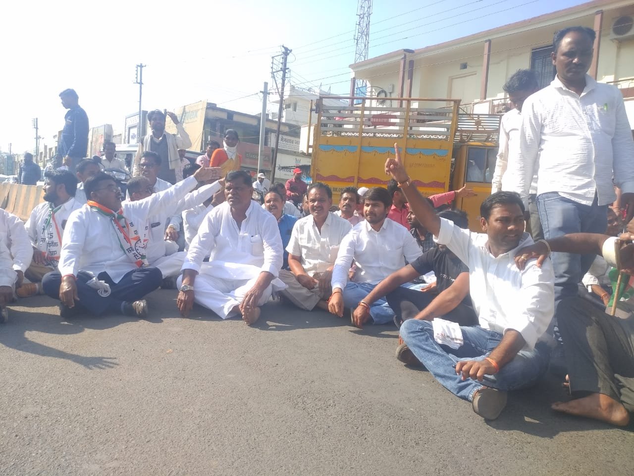 कैबिनेट मंत्री नवाब मालिक को ED द्वारा गिरफ्तार किए जाने के बाद NCP ने राज्यभर में किया आंदोलन. इसी कड़ी में संजय गरुड़ की अगुवाई में जामनेर में किया गया रास्ता रोको आंदोलन | New India Times