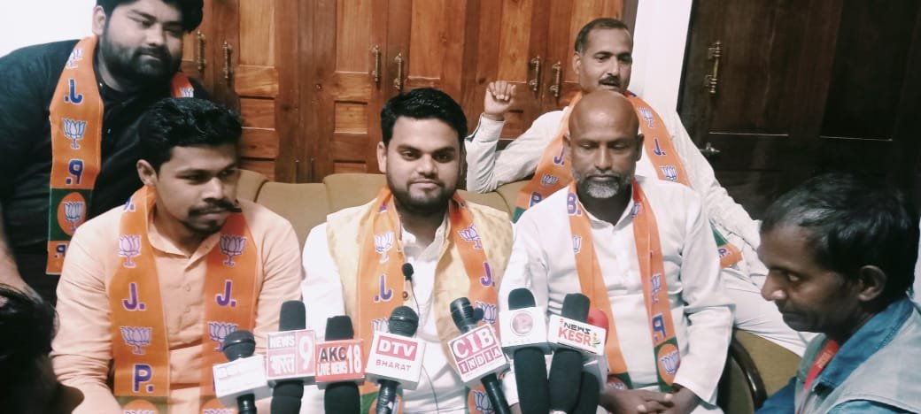 मुबारकपुर के मोहम्मद सद्दाम को राष्ट्रीय कार्यकारिणी सदस्य बनाए जाने पर कार्यकर्ताओं में दौड़ी खुशी की लहर | New India Times