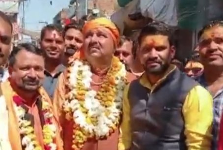 अमन की नगरी में झांसी बड़े ही उल्लास से मनाई गई महाशिवरात्रि, हज़ारों श्रद्धालुओं ने की पूजा अर्चना 3 अमन की नगरी में झांसी बड़े ही उल्लास से मनाई गई महाशिवरात्रि, हज़ारों श्रद्धालुओं ने की पूजा अर्चना | New India Times