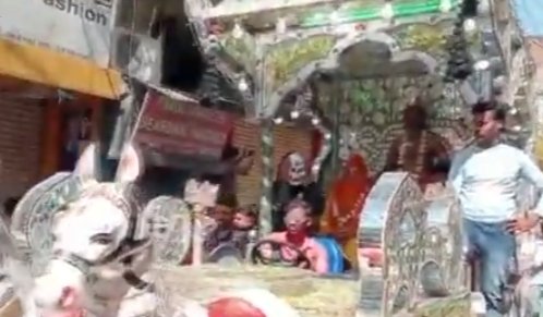 अमन की नगरी में झांसी बड़े ही उल्लास से मनाई गई महाशिवरात्रि, हज़ारों श्रद्धालुओं ने की पूजा अर्चना 2 अमन की नगरी में झांसी बड़े ही उल्लास से मनाई गई महाशिवरात्रि, हज़ारों श्रद्धालुओं ने की पूजा अर्चना | New India Times