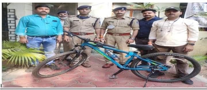 मोबाइल एप (Grindr- Gay chat App) के जरिए लोगों से पैसे ऐंठने वाले गिरोह को थाना शाहजहाँबाद की पुलिस ने किया गिरफ्तार | New India Times