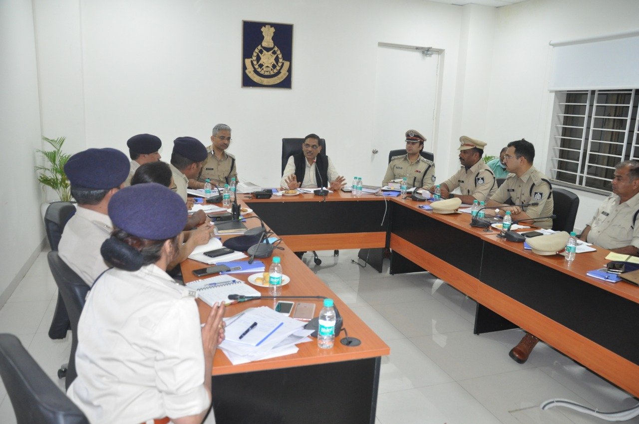 डीजीपी द्वारा कमिश्नर कार्यालय में ली गई पुलिस अधिकारियों की बैठक | New India Times