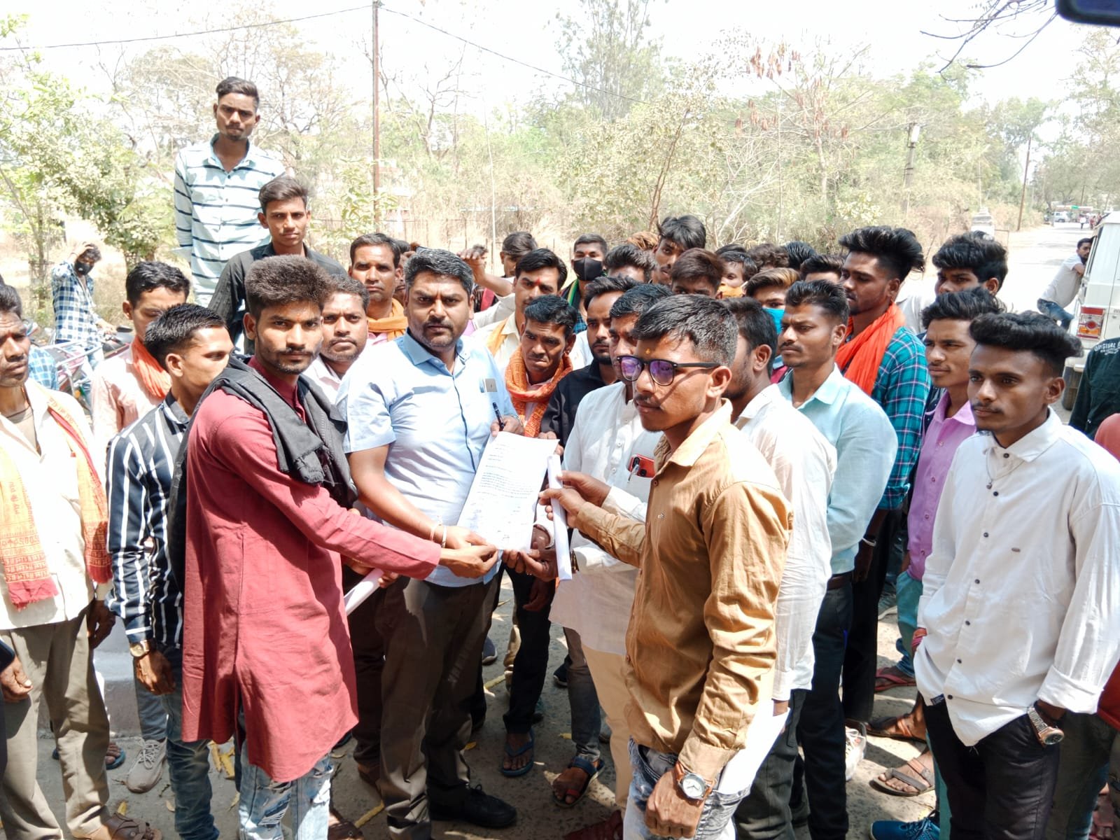 डॉक्टर है ना दवाई ना उपकरण, नाम का है बस सरकारी दवाखाना, थांदला सिविल अस्पताल की व्यवस्था लड़खड़ाई, आक्रोशित ग्रामीणों ने एसडीएम को सौंपा ज्ञापन | New India Times