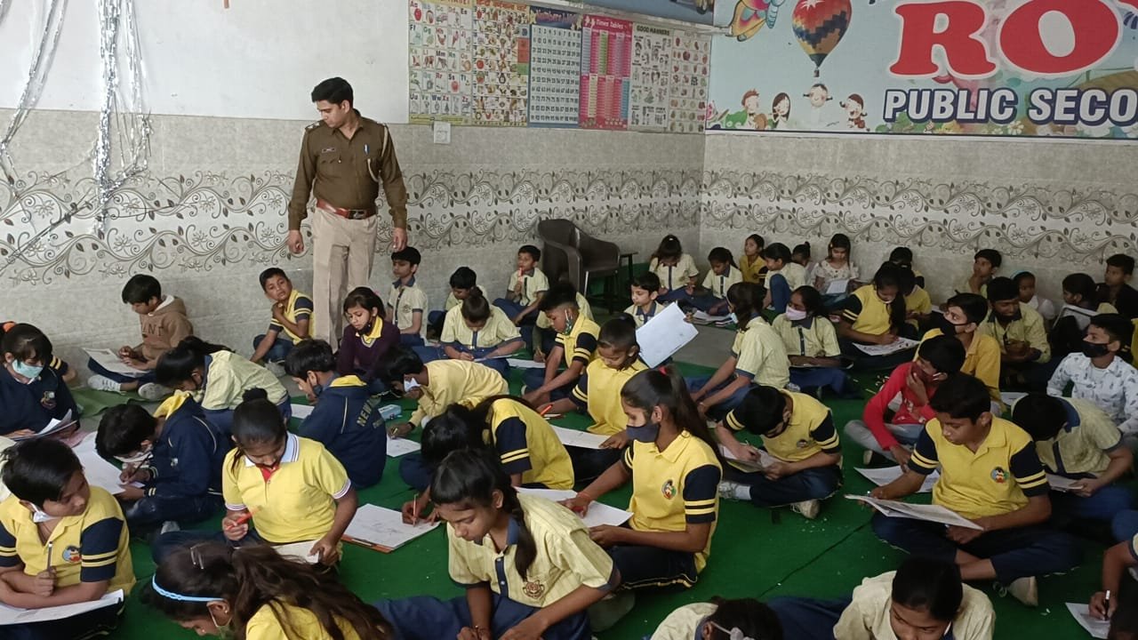 विद्यार्थियों के लिए यातायात नियमों की जानकारी जरूरी: मनोज कुमार वर्मा | New India Times