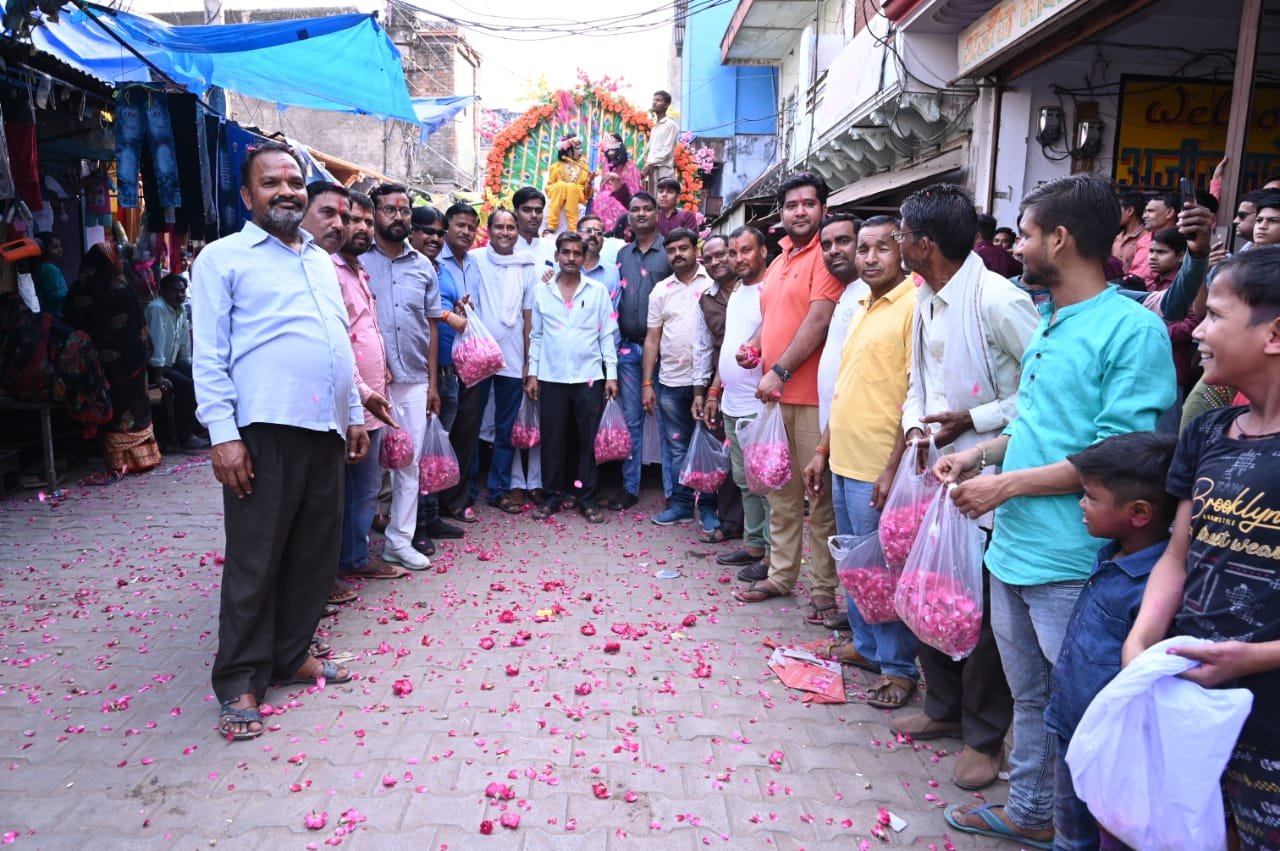 ध्वजारोहण के साथ हुई ऐतिहासिक 7 दिवसीय बारह भाई मेले की शुरुआत, धूमधाम से निकाली गई दौज की सवारी | New India Times