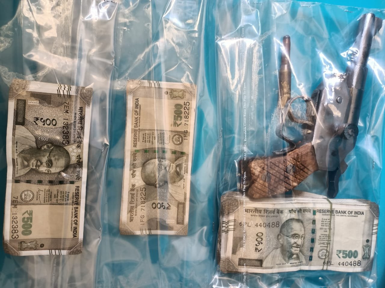 क्राईम ब्रांच व थाना मोहना पुलिस ने संयुक्त टीम ने थाना मोहना क्षेत्र में हुई 12 लाख रूपये की सनसनीखेज लूट की घटना का पर्दाफाश कर तीन आरोपियों को किया गिरफ्तार | New India Times