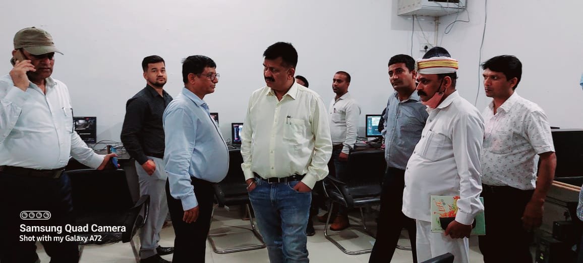 बोर्ड परीक्षा की तैयारियों का जिलाधिकारी ने लिया जायजा, दिये आवश्यक दिशा निर्देश | New India Times