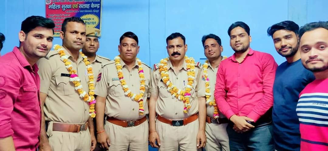 मुस्लिम युवाओं द्वारा धौलपुर पुलिस प्रशासन का माला पहना कर किया गया सम्मान | New India Times