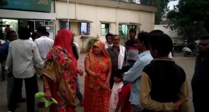 बाइक सवार लुटेरे महिला के गले से मंगलसूत्र और हार छीनकर हुए फरार | New India Times