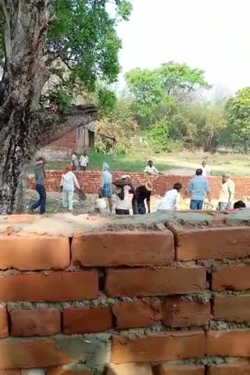पुलिस संरक्षण में भू माफियाओं ने सरकारी जमीन पर किया अवैध कब्जा | New India Times