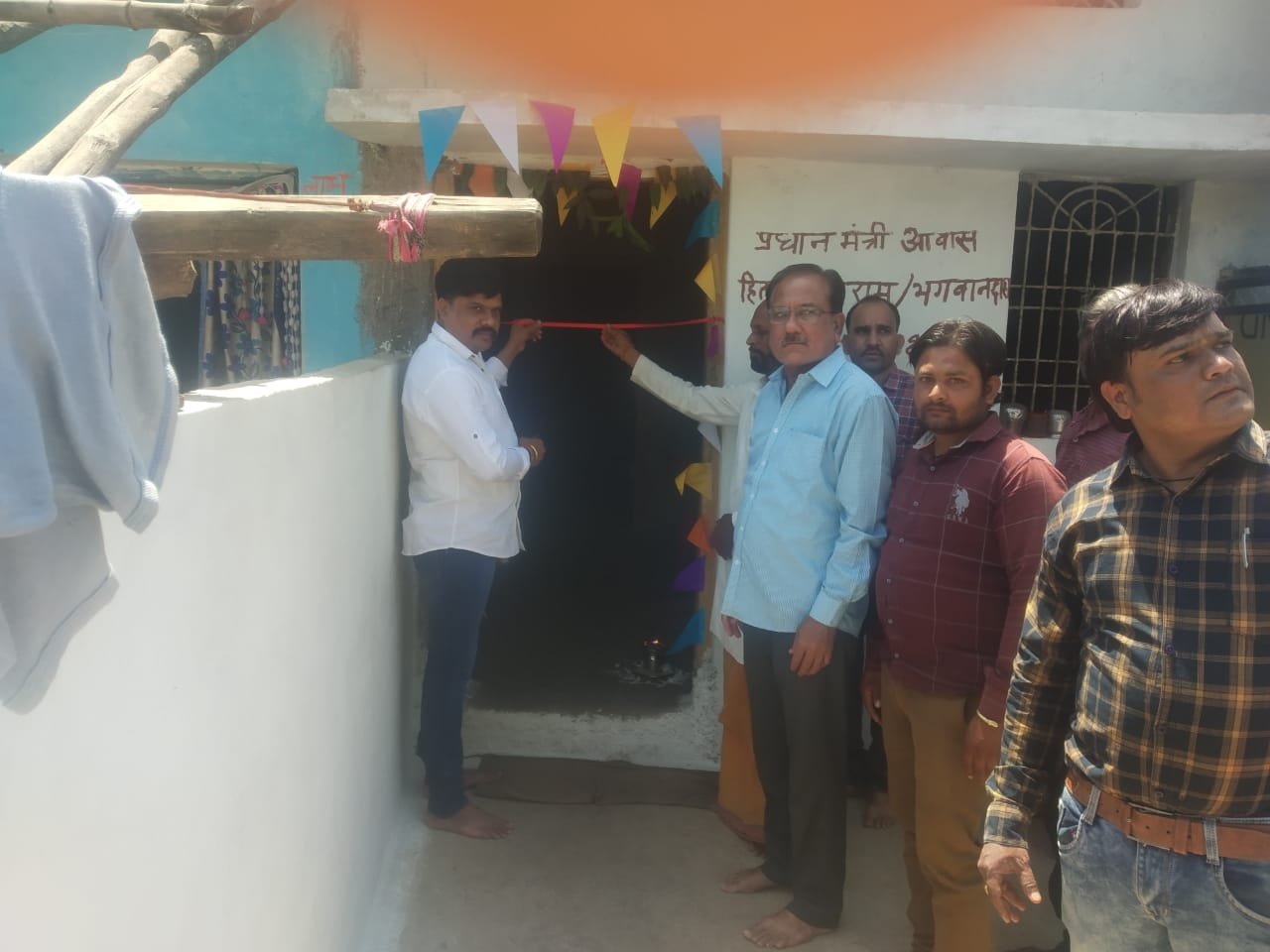 गृह प्रवेश कार्यक्रम में बोले वरिष्ठ भाजपा नेता रविंद्र बैस 'गरीब चैन की नींद सो सके, ऐसी है पीएम आवास योजना' | New India Times