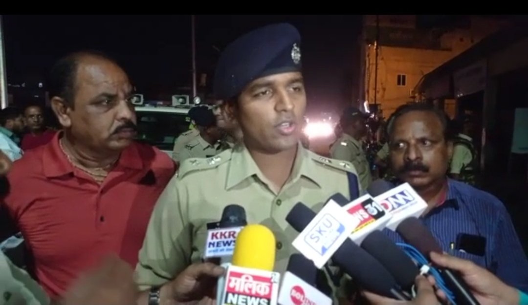 भोपाल के अशोका गार्डन क्षेत्र में मनचलों द्वारा युवती के साथ मारपीट के बाद दो समुदाय के बीच हुआ पथराव | New India Times