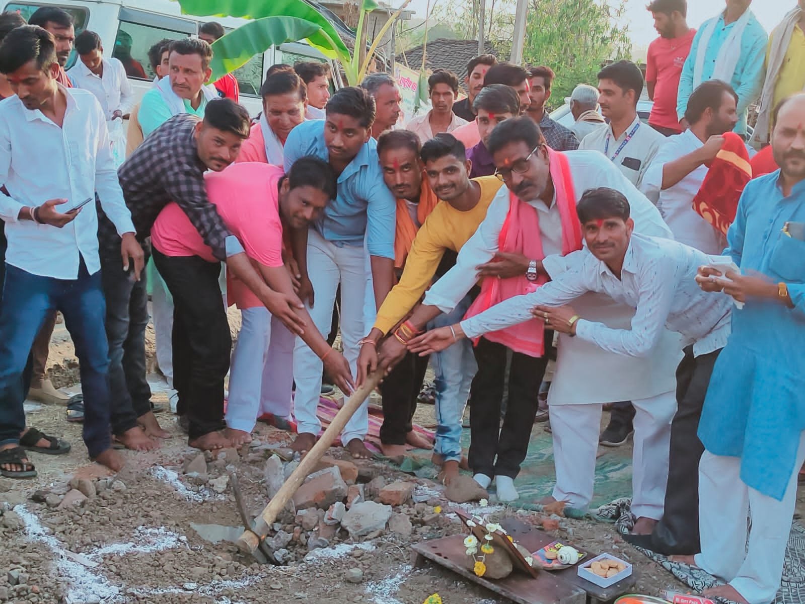 राधा कृष्ण मंदिर का विधायक हर्ष यादव ने किया शिलान्यास, राष्ट्रीय यादव शक्ति संगठन की बैठक में मृत्यु भोज बंद कराने पर हुई चर्चा | New India Times