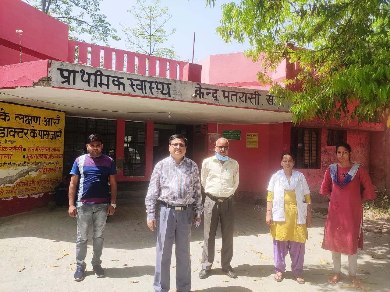 पीएचसी पर अव्यवस्थाओं को देख नाराज हुए सीएमओ, एमओ और एएनएम मिले अनुपस्थित | New India Times