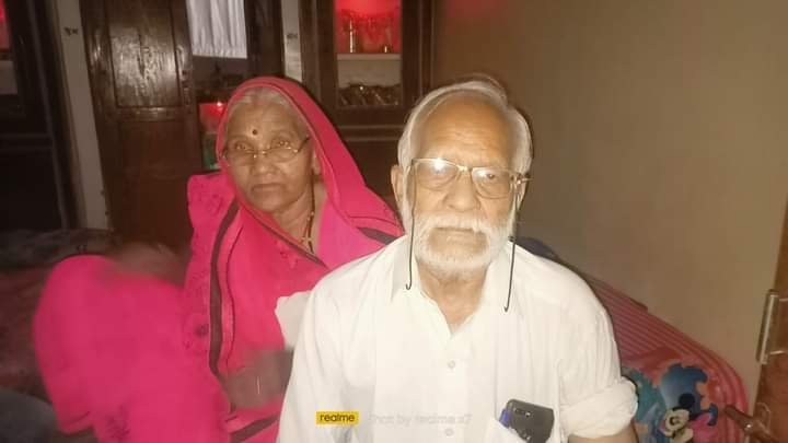 बुजुर्ग दम्पति को जिला प्रशासन की टीम ने दिलवाया मकान का कब्जा | New India Times