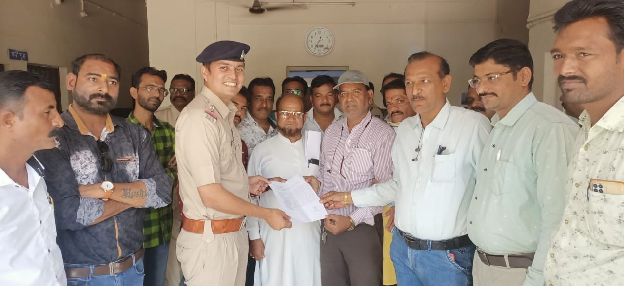 पत्रकारों ने सौंपा पुलिस अधीक्षक व टीआई को आवेदन, निष्पक्ष जांच व कार्रवाई की मांग | New India Times