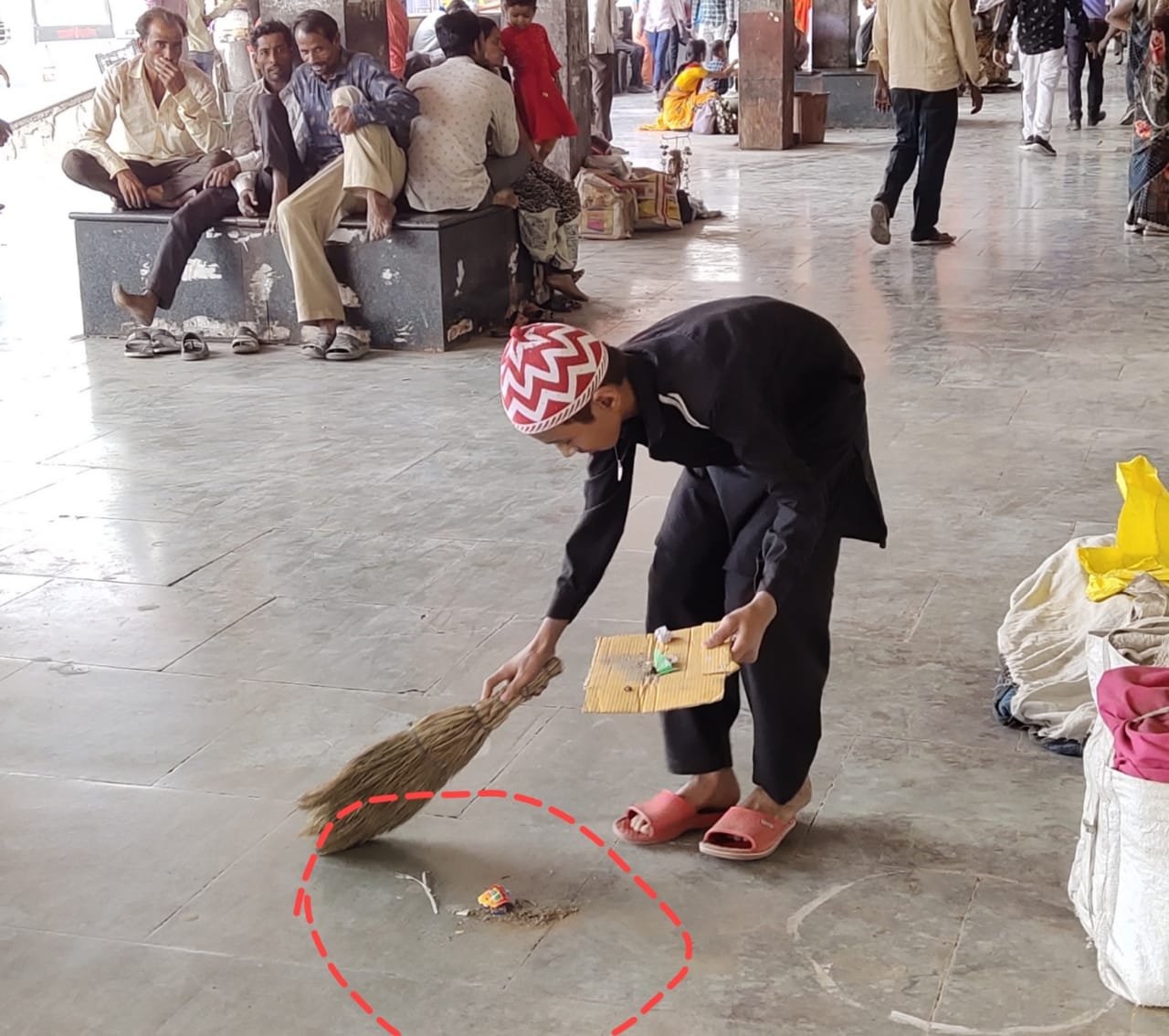 जन सहयोग से बुरहानपुर बनेगा स्वच्छता में नंबर 1, निगम अधिकारी वार्डों में घूम कर शहरवासी एवं दुकानदारों को स्वच्छता के प्रति कर रहे हैं प्रेरित | New India Times