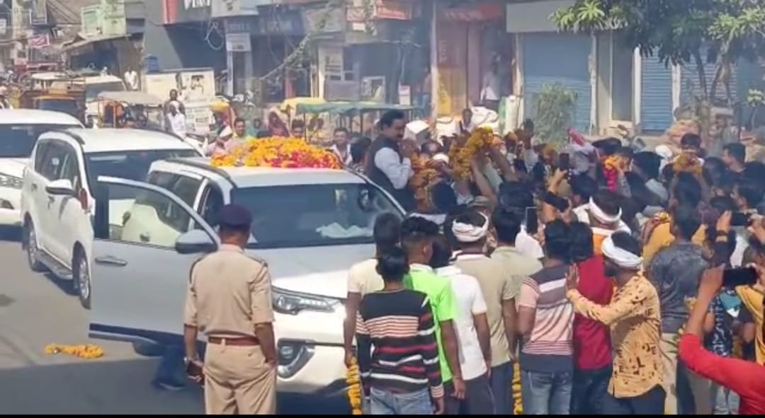गृह मंत्री डाॅ नरोत्तम मिश्रा के जन्मदिवस पर कार्यकर्ताओं और समर्थकों ने फूल मालाओं से उनका किया जोरदार स्वागत | New India Times