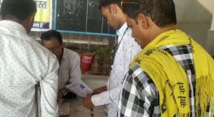 विकलांगों के लिये रेलवे स्टेशन में लगाया गया शिविर 2 विकलांगों के लिये रेलवे स्टेशन में लगाया गया शिविर | New India Times