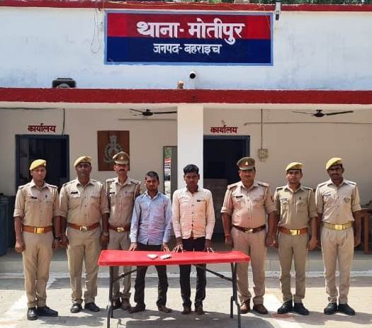 50 हजार का इनामी डकैत अपने साथी संग पुलिस मुठभेड़ में हुआ गिरफ्तार 2 50 हजार का इनामी डकैत अपने साथी संग पुलिस मुठभेड़ में हुआ गिरफ्तार | New India Times