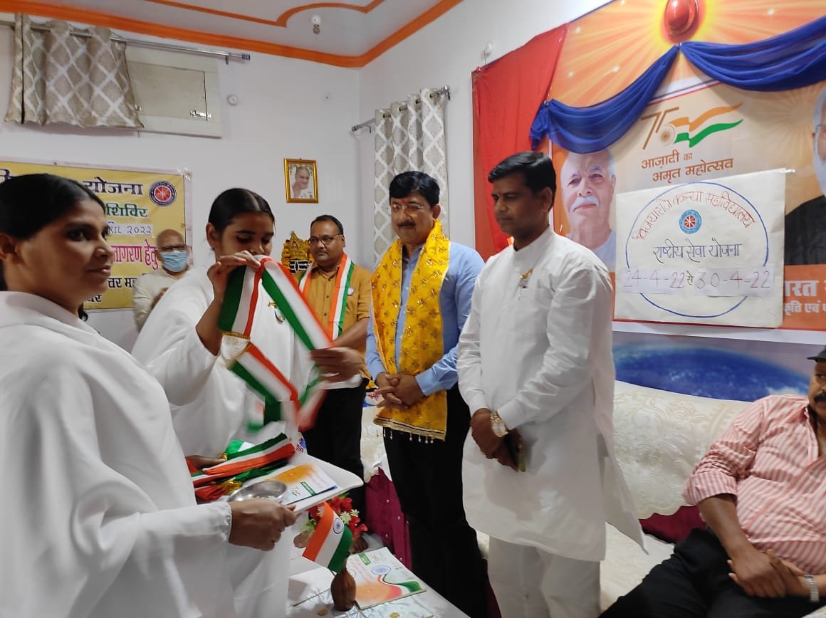 प्रजापिता ब्रह्माकुमारी ईश्वरीय विश्वविद्यालय ज्ञान सूर्य भवन सूरी नगर मुरार ग्वालियर में राष्ट्रीय सेवा योजना शिविर के छठवें दिन नगर निगम आयुक्त हुए उपस्थित | New India Times