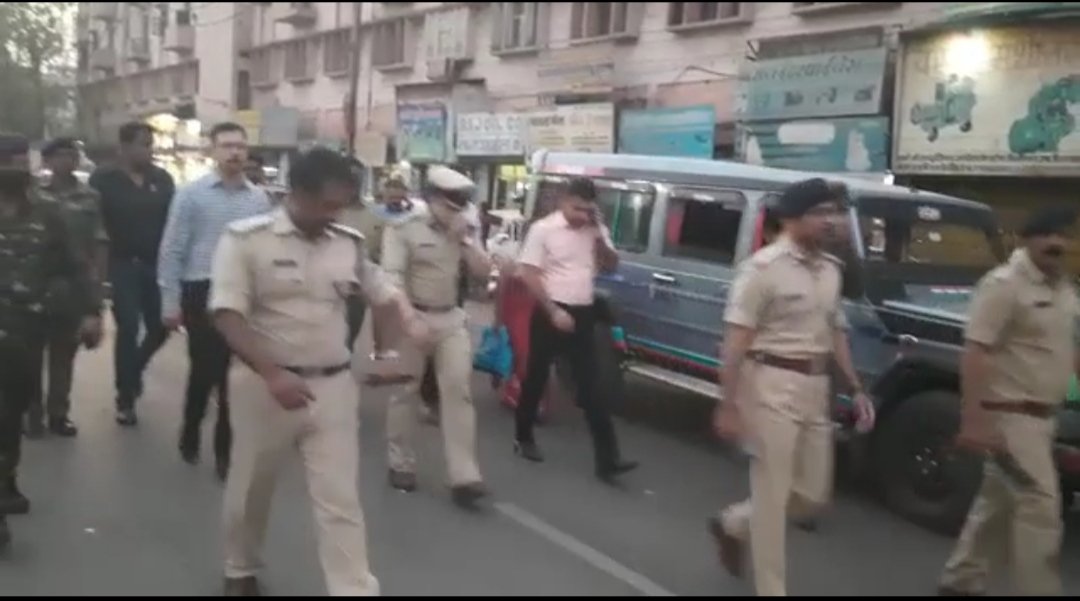 त्यौहारों के दौरान शहर में शांति एवं सुरक्षा व्यवस्था के मद्देनज़र वरिष्ठ अधिकारियों ने पैदल भ्रमण कर रूट एवं सुरक्षा व्यवस्था का लिया जायजा | New India Times