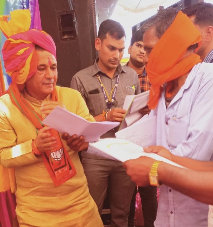 अतिथि शिक्षक संघ द्वारा शिक्षा मंत्री श्री इन्दर सिंह जी परमार को अपनी मांगों को लेकर सौंपा गया ज्ञापन | New India Times