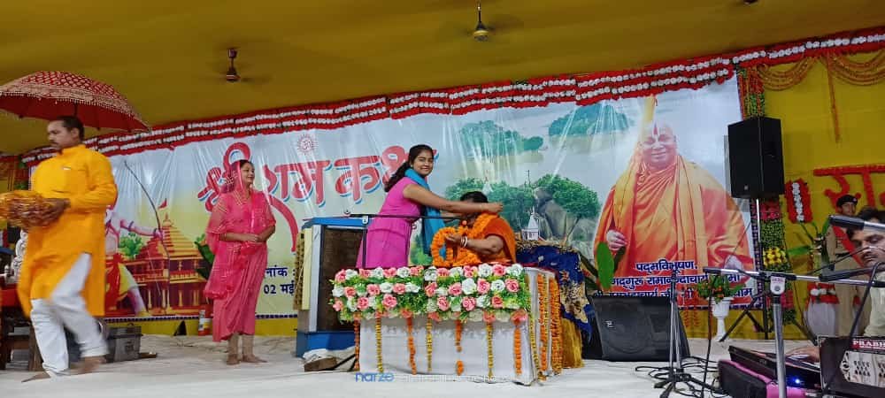 पदम विभूषण, तुलसी पीठाधीश्वर, चित्रकूट धाम के जगद्गुरु रामभद्राचार्य महाराज कर रहे हैं राम कथा का अमृत वर्षा | New India Times