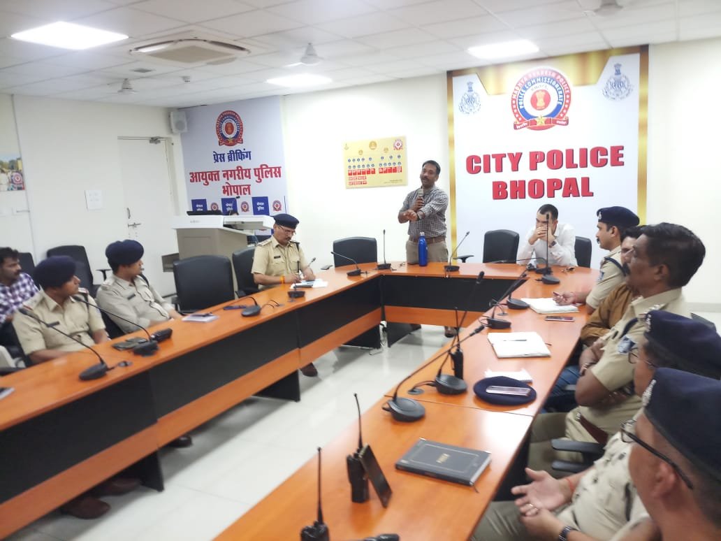 साइबर अपराधों में उत्कृष्ट अनुसंधान हेतु थाना प्रभारियों को दिया गया तकनीकि प्रशिक्षण | New India Times