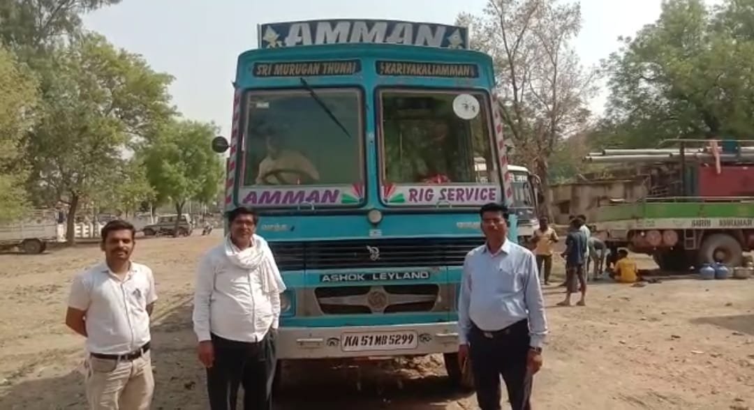 अवैध बोर मशीन चलाने वालों पर चला प्रशासन का डंडा, नायब तहसीलदार प्रेम नारायण सिंह ने की कार्यवाही | New India Times