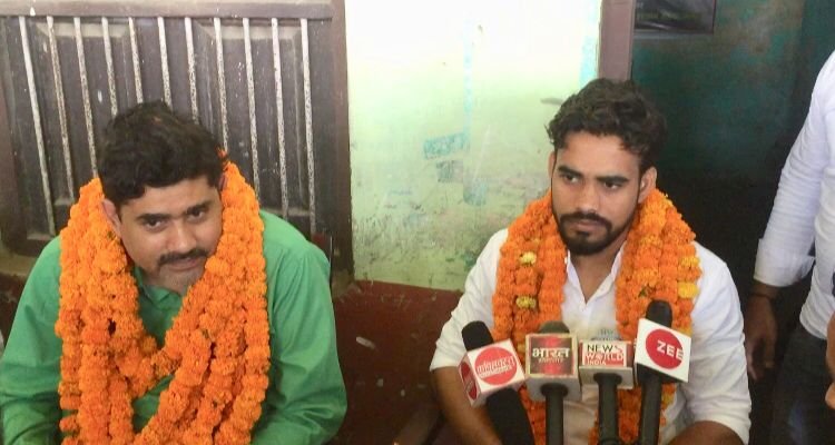 एआईएमआईएम के पूर्वांचल प्रदेश अध्यक्ष इरफान मालिक व ज़िला अध्यक्ष अज़ीमुश्शान फ़ारूक़ी के सिद्धार्थनगर आगमन पर कार्यकर्ताओं द्वारा किया गया भव्य स्वागत | New India Times