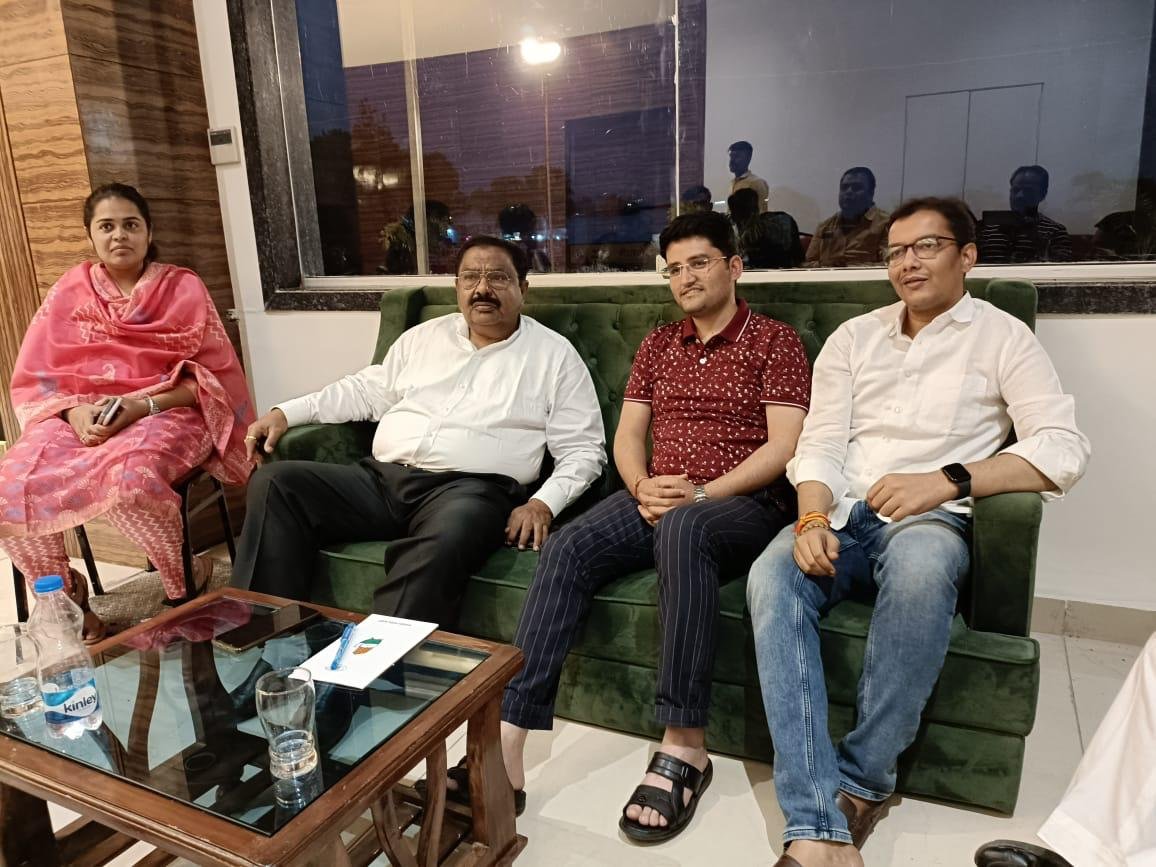 बुरहानपुर के विधायक एवं उनके भतीजे ने कांग्रेस के जिला निर्वाचन अधिकारी से की भेंट | New India Times