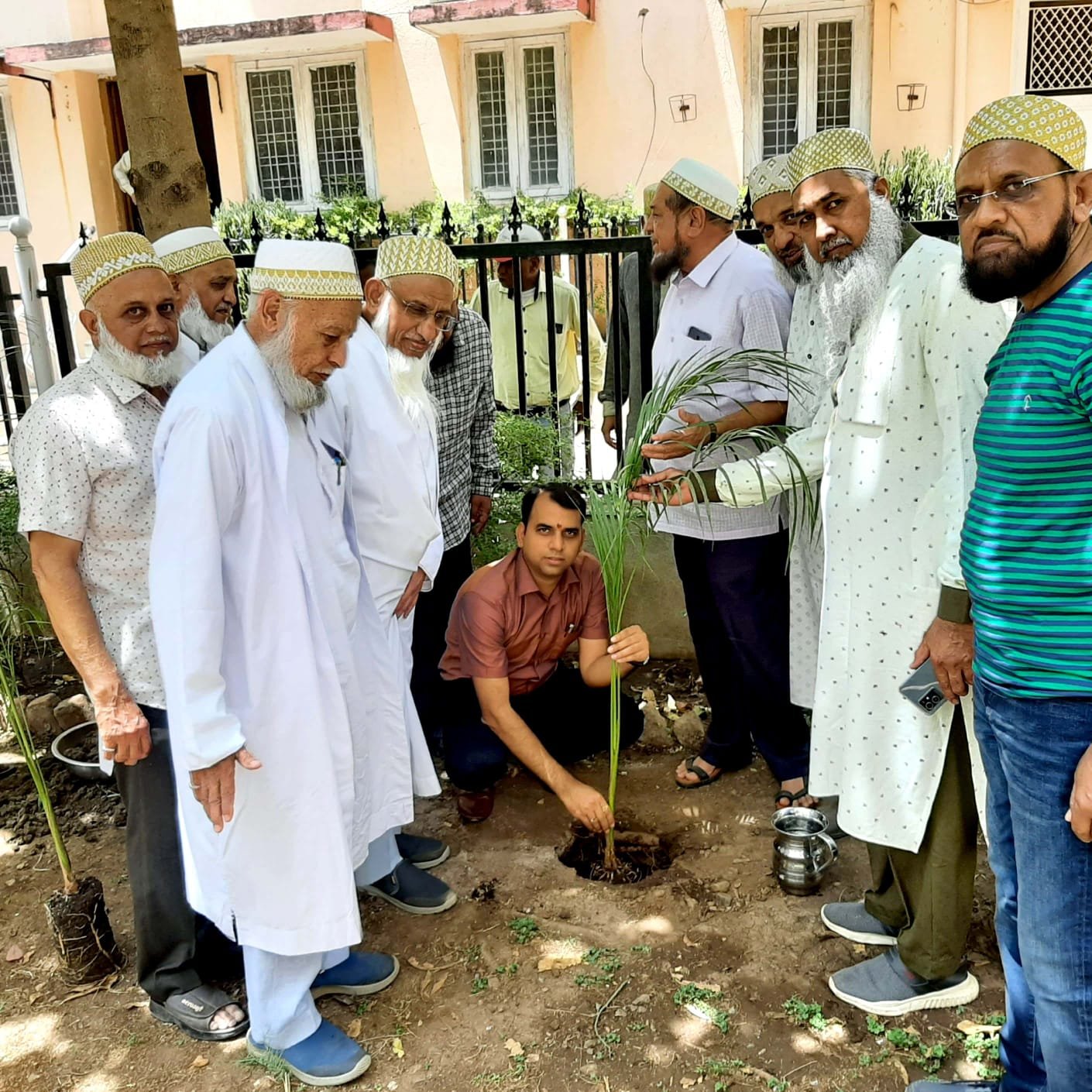 बोहरा समाज के धार्मिक स्थल थांदला में झाबुआ जिला कलेक्टर द्वारा किया गया वृक्षारोपण | New India Times