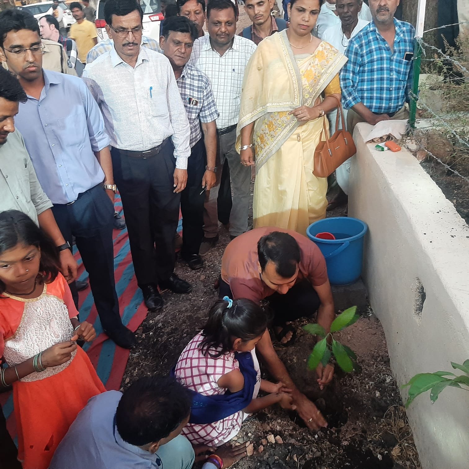 'प्रशासन आपके द्वार' में ग्राम समोई (वि. ख. राणापुर) में रात्रि चौपाल में कलेक्टर एवं जिला अधिकारियों ने पहुंच कर लोगों की समस्याओं के निराकरण को लेकर की समीक्षा | New India Times