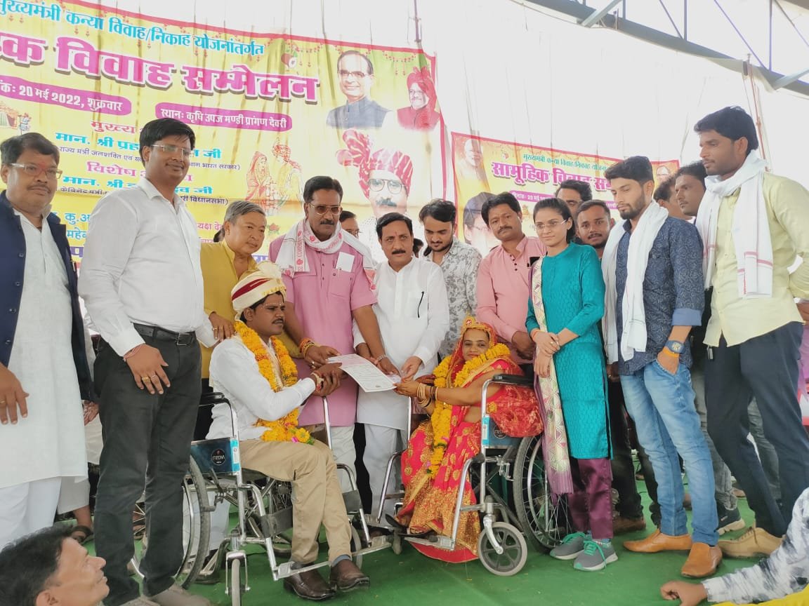 मुख्यमंत्री कन्यादान विवाह/निकाह योजना के तहत 38 जोडों का विवाह हुआ संपन्न, योजना में गड़बड़ी और अव्यवस्था का लगा आरोप | New India Times