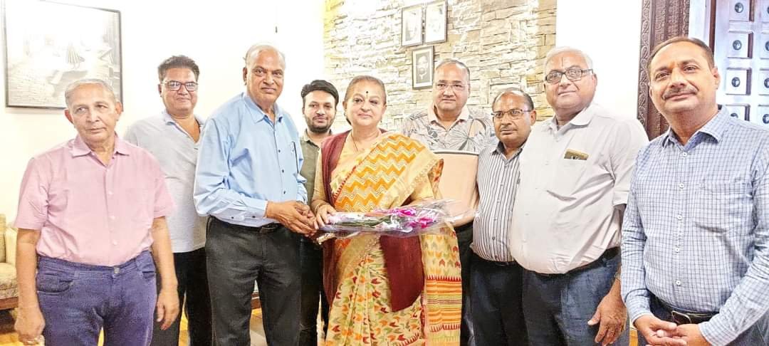 निम्बोला स्थित टेक्सटाइल्स क्लस्टर को कैबिनेट से मंज़ूरी मिलने पर पूर्व कैबिनेट मंत्री श्रीमती अर्चना चिटनीस दीदी ने मुख्यमंत्री शिवराजसिंह चौहान सहित कैबिनेट का माना आभार | New India Times