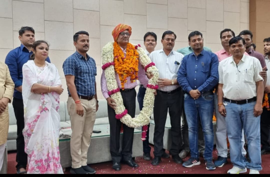 नगर परिषद सभापति खुशबू सिंह द्वारा जिला कलेक्टर के विदाई समारोह का किया गया आयोजन | New India Times