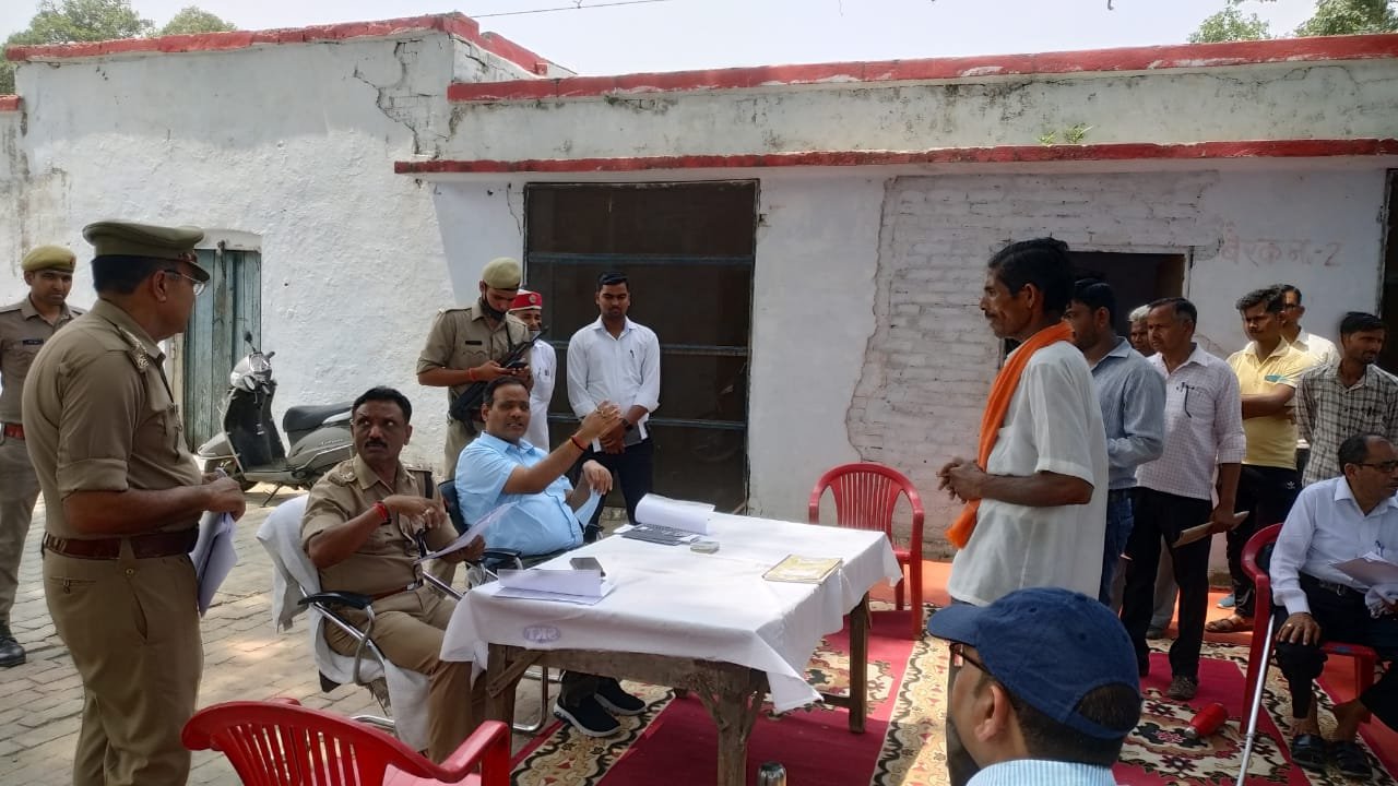 थाना दिवस के मौके पर थाना लेखपाल के अनुपस्थित रहने पर वेतन रोकने के निर्देश, एक लेखपाल को सस्पेंड करने का दिया गया आदेश | New India Times