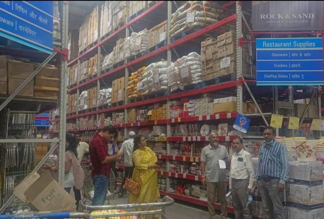 तेल की स्टॉक सीमा से अधिक पाए जाने पर जिला प्रशासन ने बेस्ट प्राइज से 161 क्विंटल तेल किया जप्त | New India Times