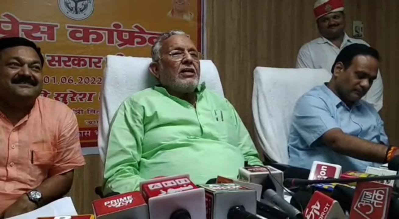 केंद्र सरकार के 8 साल पूरे होने पर मंत्री खन्ना ने गिनाई उपलब्धियां, गौशालाओं में गायों की दुर्दशा के सवाल पर बिफर पड़े मंत्री | New India Times