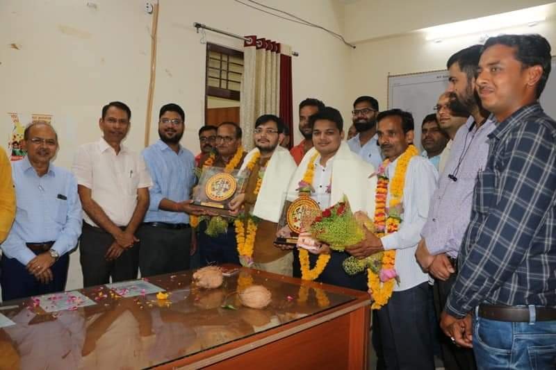 भारतीय प्रशासनिक सेवा में जिले के चयनित श्री मृदुल शिवहरे एवं श्री पीयूष दुबे का कलेक्टर ने किया सम्मान | New India Times