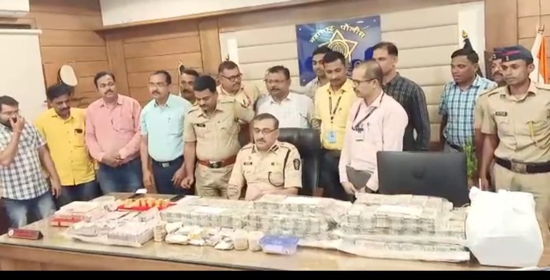 साहूकार के घर से धुले पुलिस ने दस करोड़ रूपये किया जब्त | New India Times