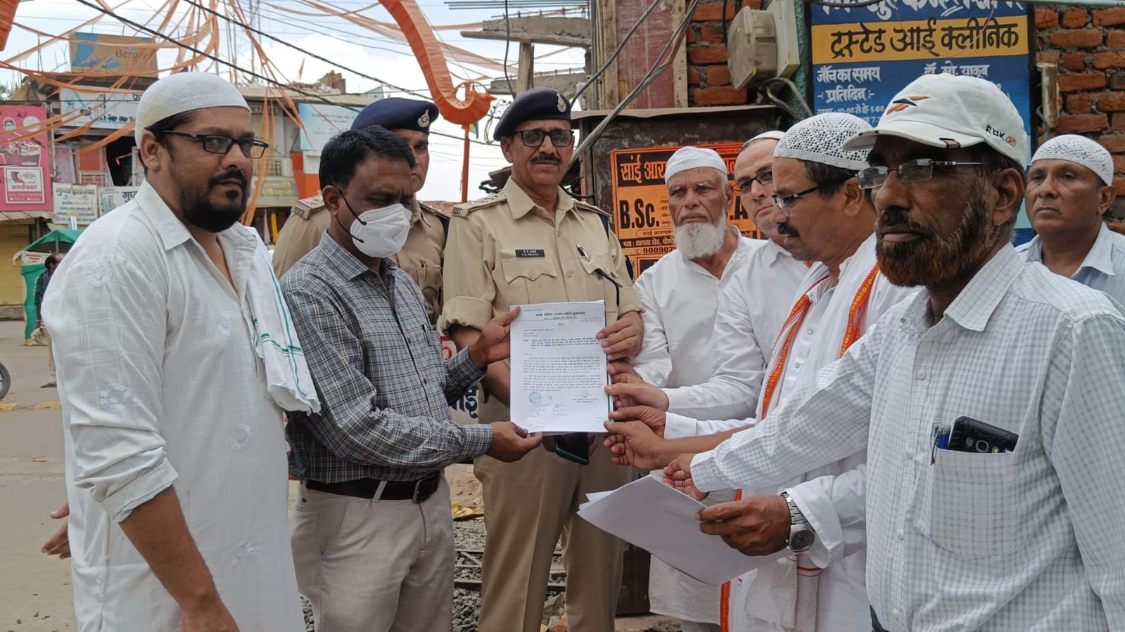 पैगंबर मोहम्मद साहब पर अभद्र टिप्पणी का विरोध, ज्ञापन सौंप कर की गई कार्रवाई की मांग | New India Times