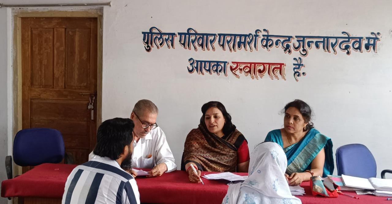 पत्नी की शिकायत सास देती है ताने, परामर्श केंद्र में लगाई गुहार, समझाइश के बाद साथ रहने के लिए पति-पत्नी हुए रजामंद | New India Times